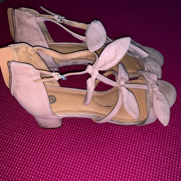 Bow tie low heel sandals! - Picture 3 of 3